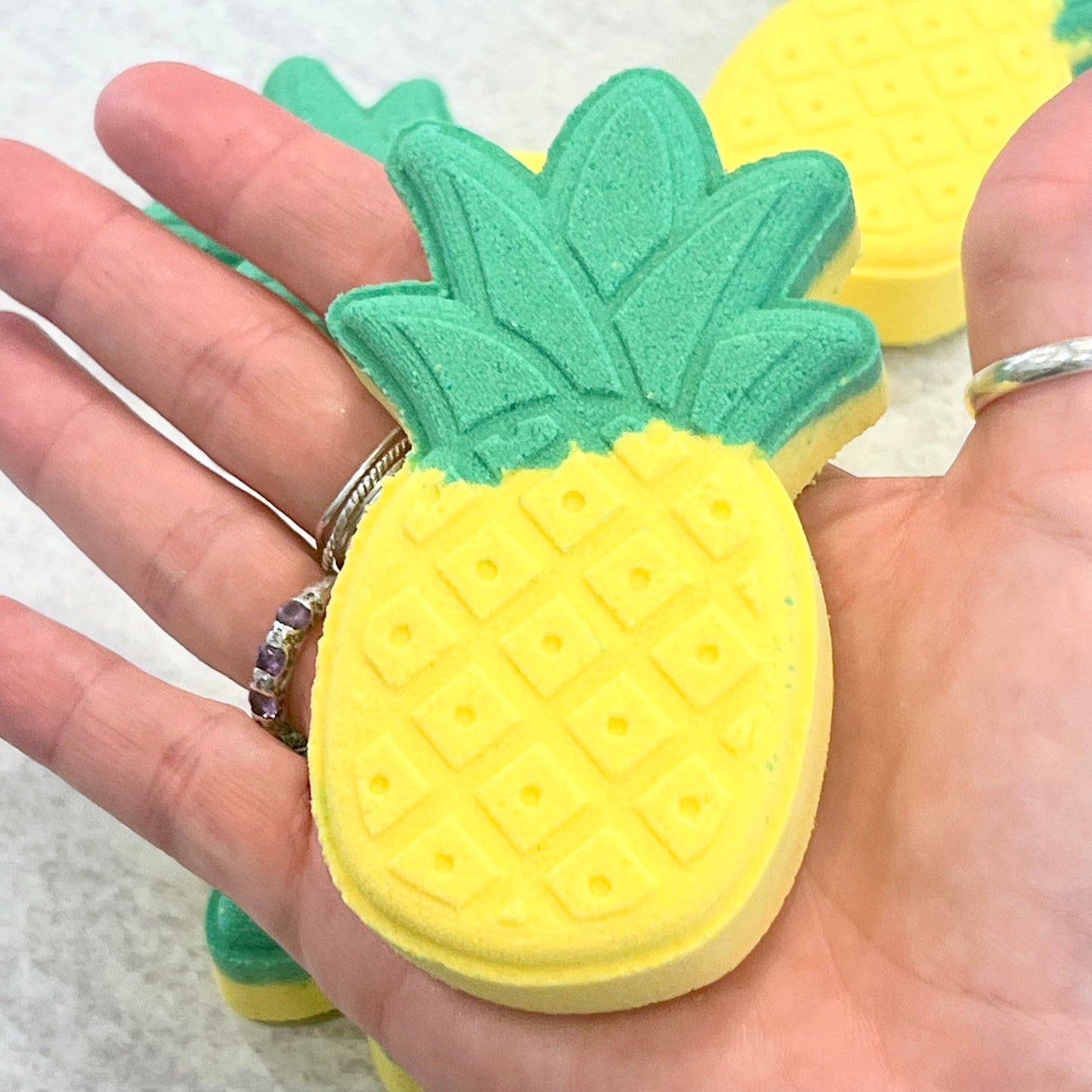 aloha bath bomb