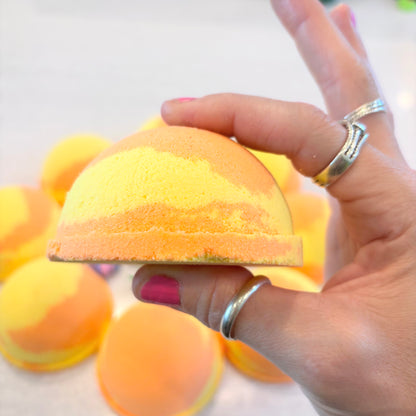 fruity fizz bath bomb