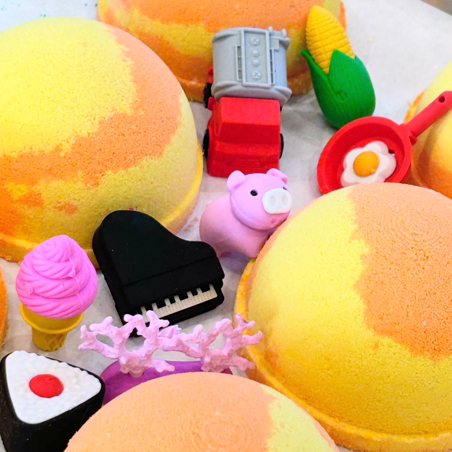 fruity fizz bath bomb