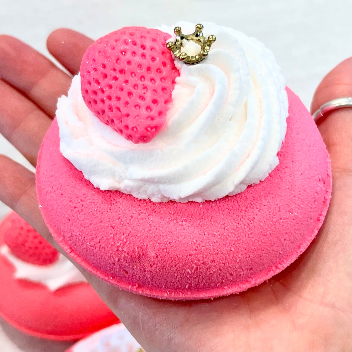 queen's treat bath bomb/bubble bar